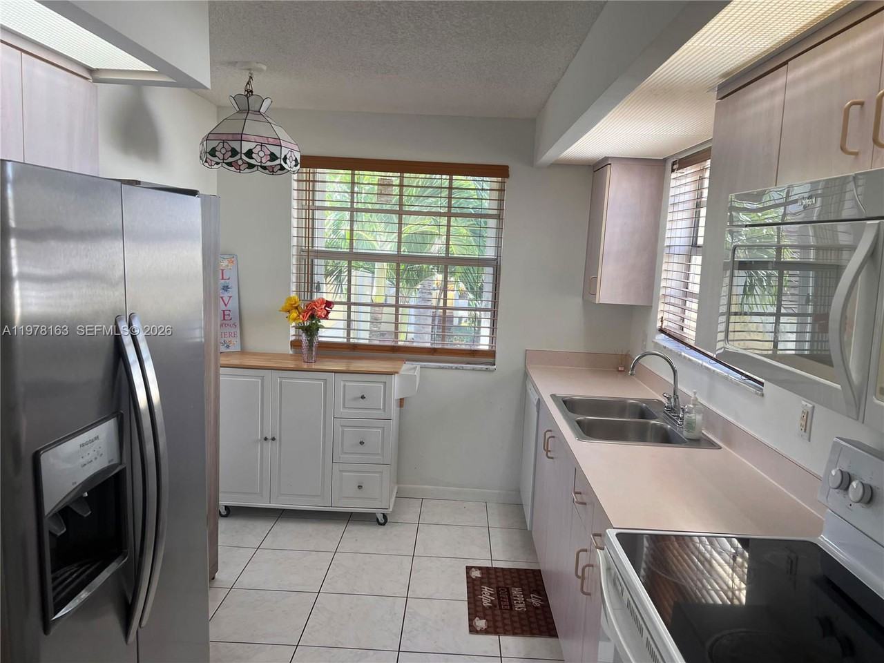 2534 Se 19th Pl #204 - Photo 6 of 8