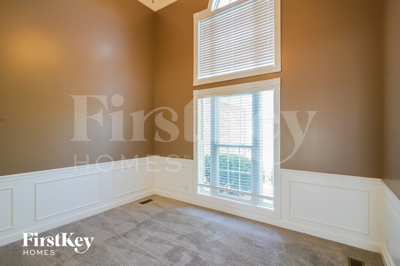 115 Gallant Ct - Photo 4 of 16