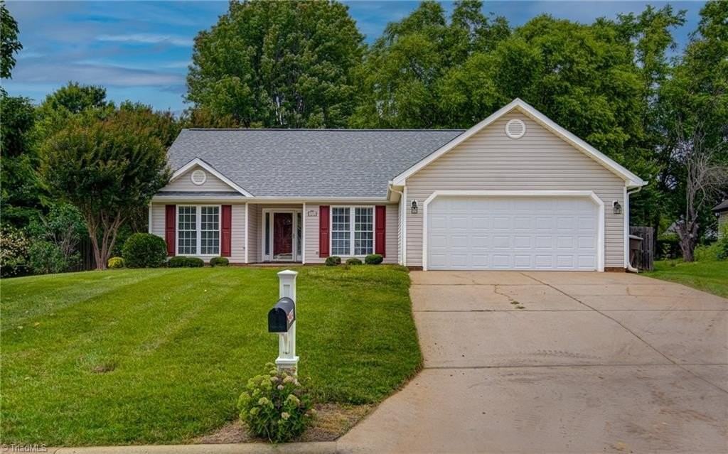 2404 Glen Meadow Dr - Photo 3 of 37