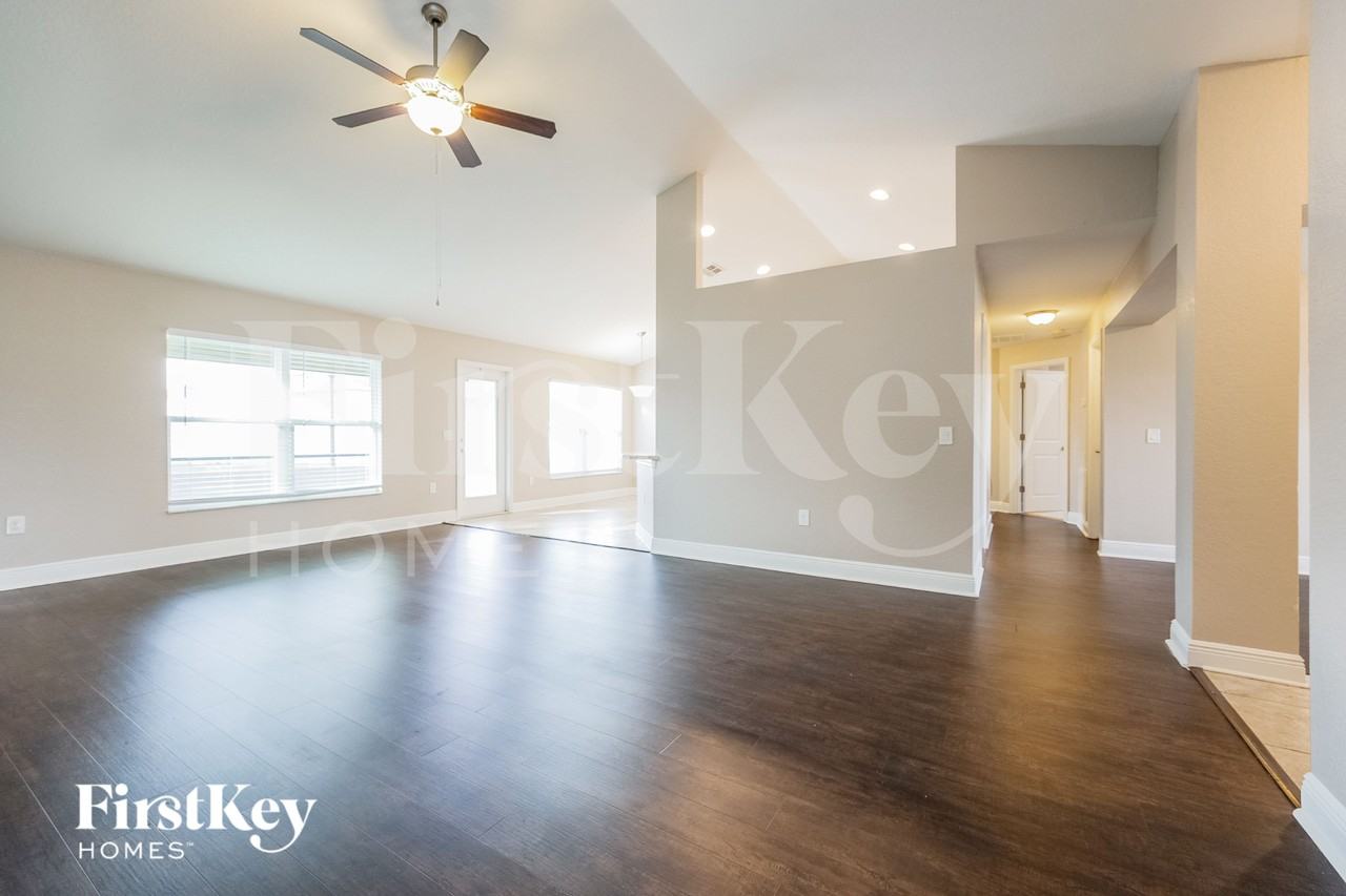 1581 Lemon Ave - Photo 3 of 15