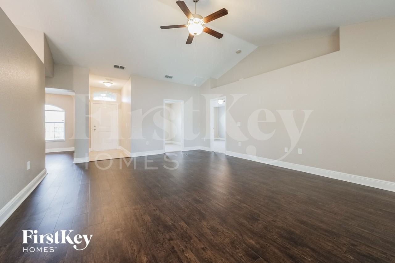 1581 Lemon Ave - Photo 4 of 15