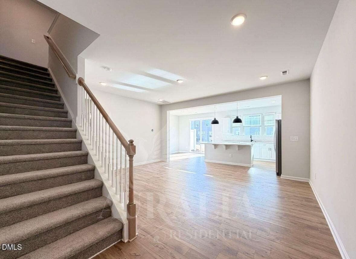 163 Siebold St - Photo 2 of 25