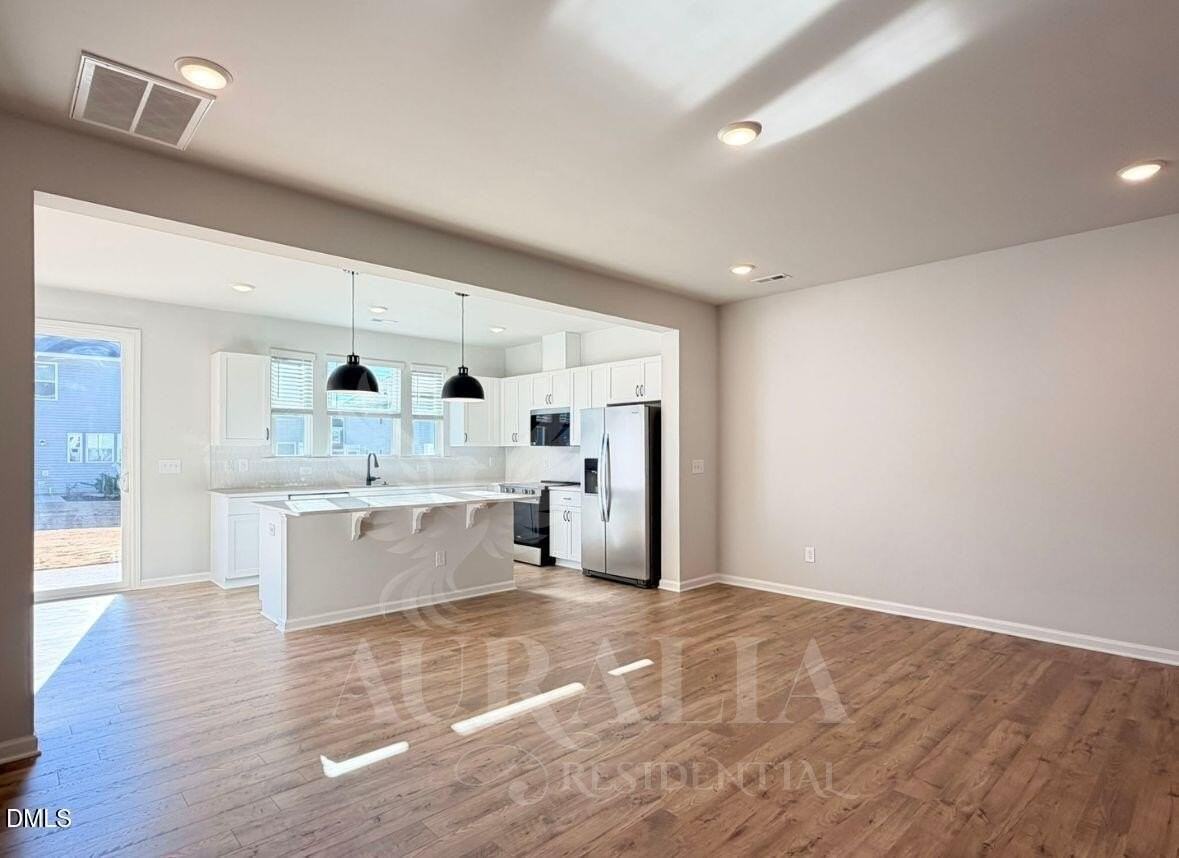 163 Siebold St - Photo 3 of 25