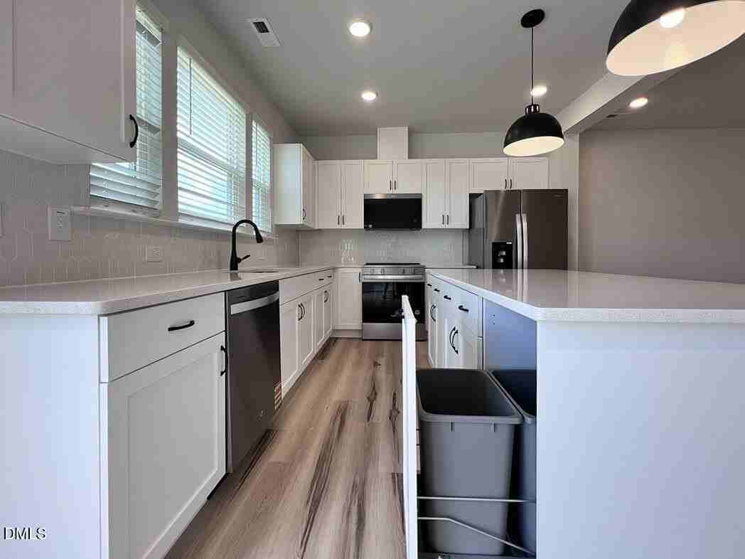 163 Siebold St - Photo 5 of 25