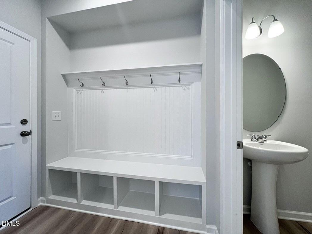 163 Siebold St - Photo 7 of 25