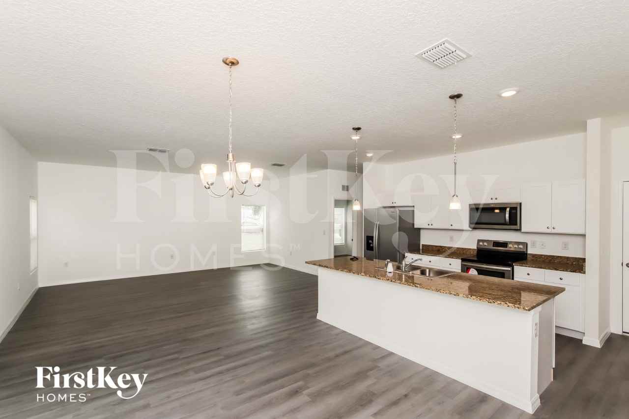 1021 Locust Ave Nw - Photo 4 of 15