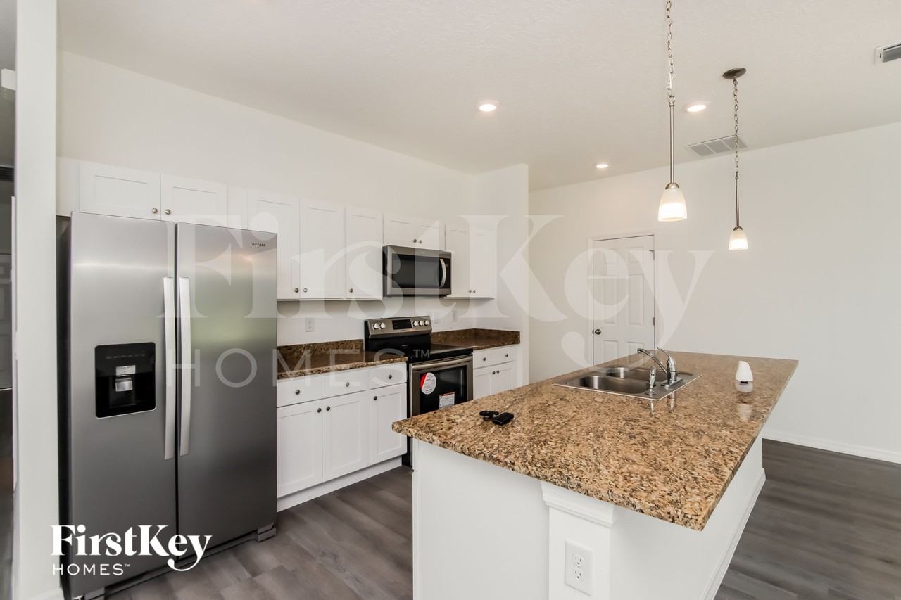 1021 Locust Ave Nw - Photo 5 of 15