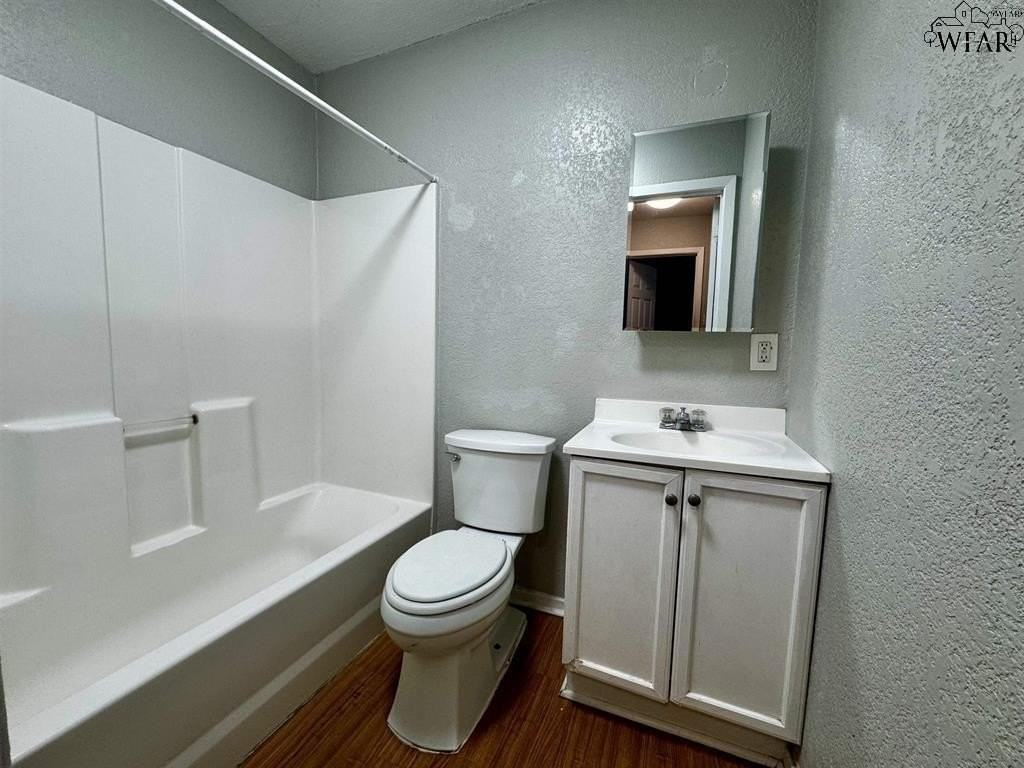 1710 10th St #4 - Photo 4 of 8