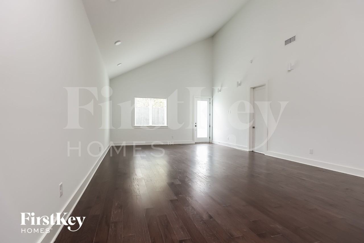 109 Clubhouse Bay - Photo 4 of 15