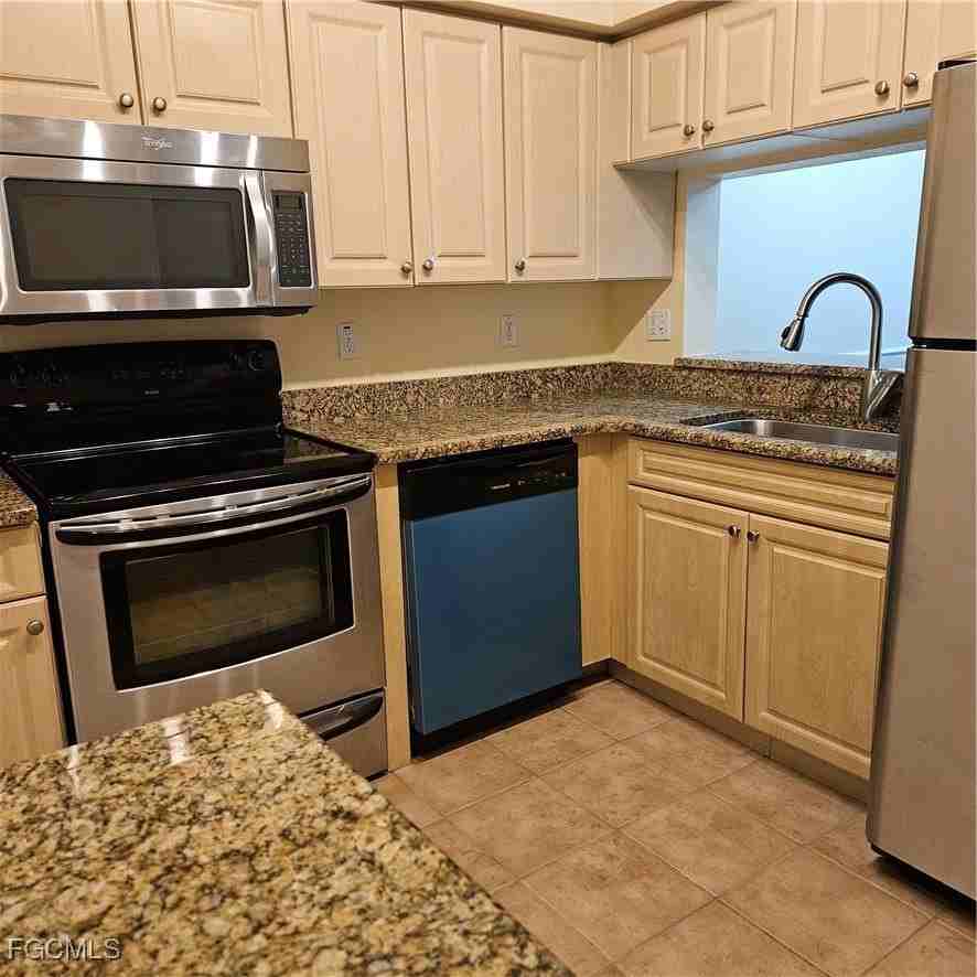 8423 Bernwood Cove Loop #409 - Photo 3 of 27