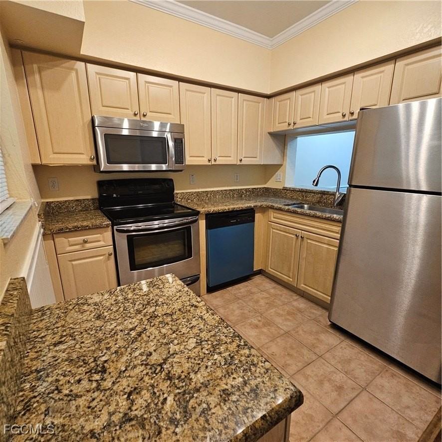 8423 Bernwood Cove Loop #409 - Photo 4 of 27
