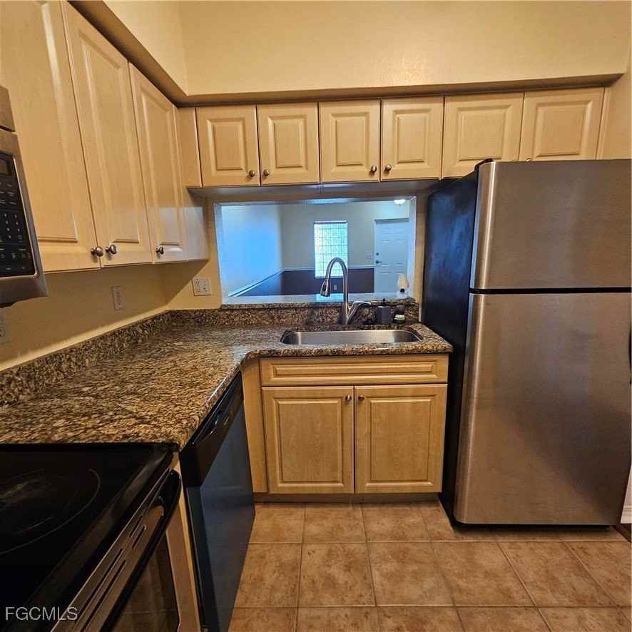 8423 Bernwood Cove Loop #409 - Photo 5 of 27