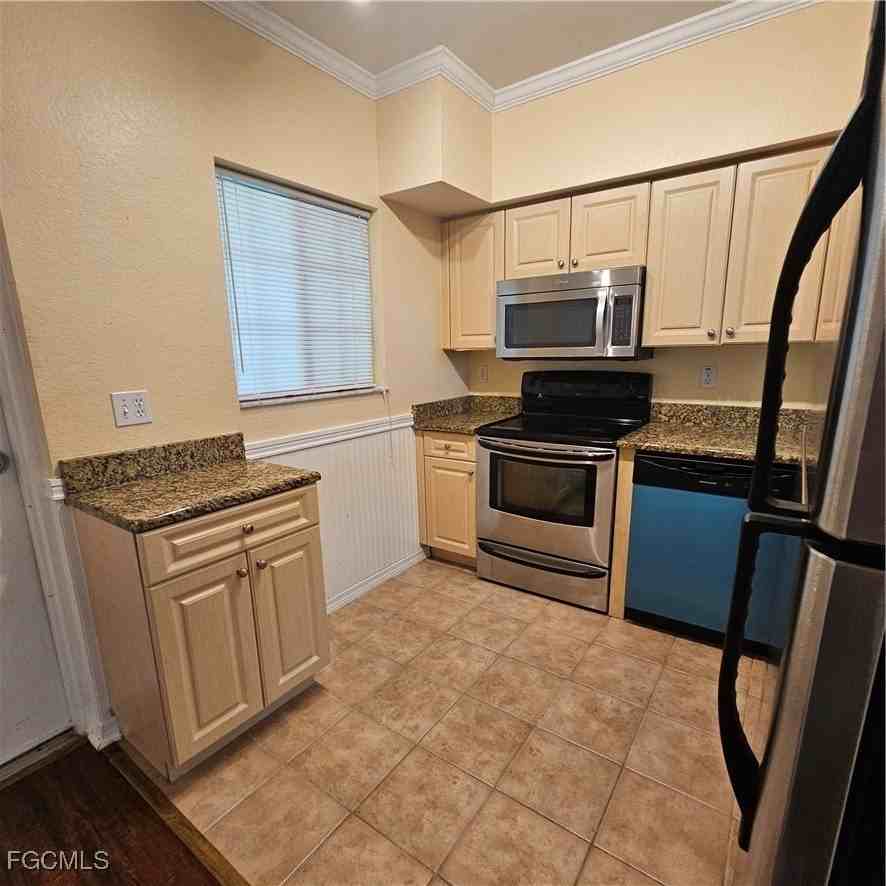 8423 Bernwood Cove Loop #409 - Photo 6 of 27