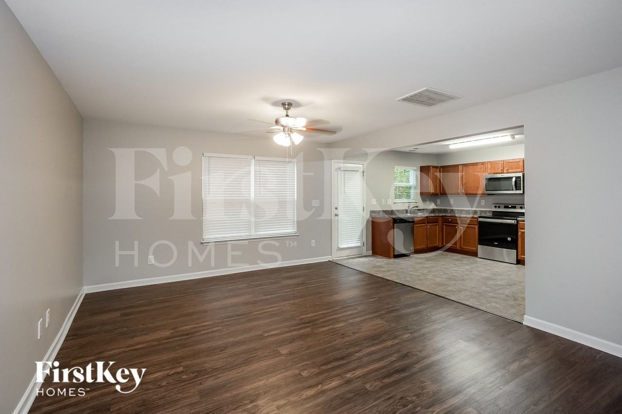 4944 Rockwood Rd - Photo 4 of 15