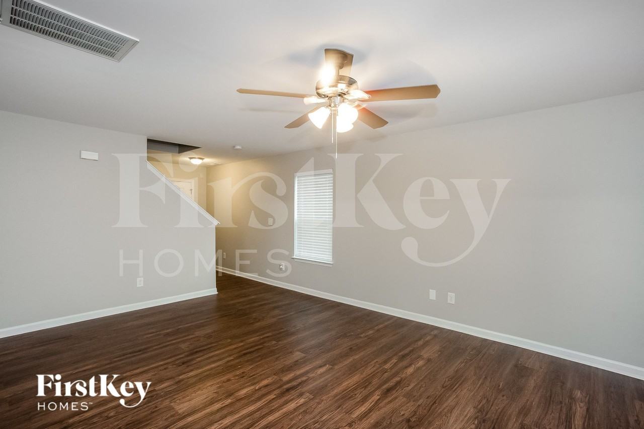 4944 Rockwood Rd - Photo 6 of 15