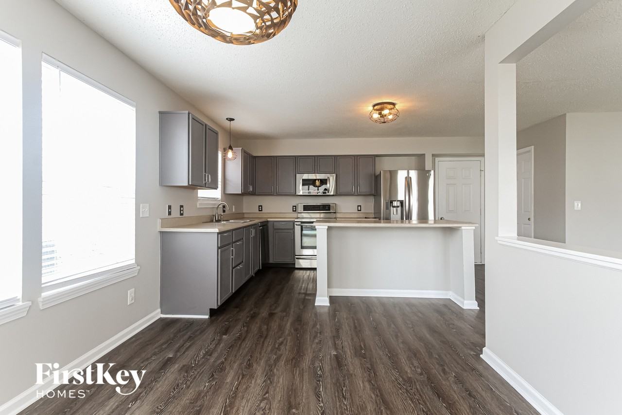 8114 Grove Berry Dr - Photo 4 of 15