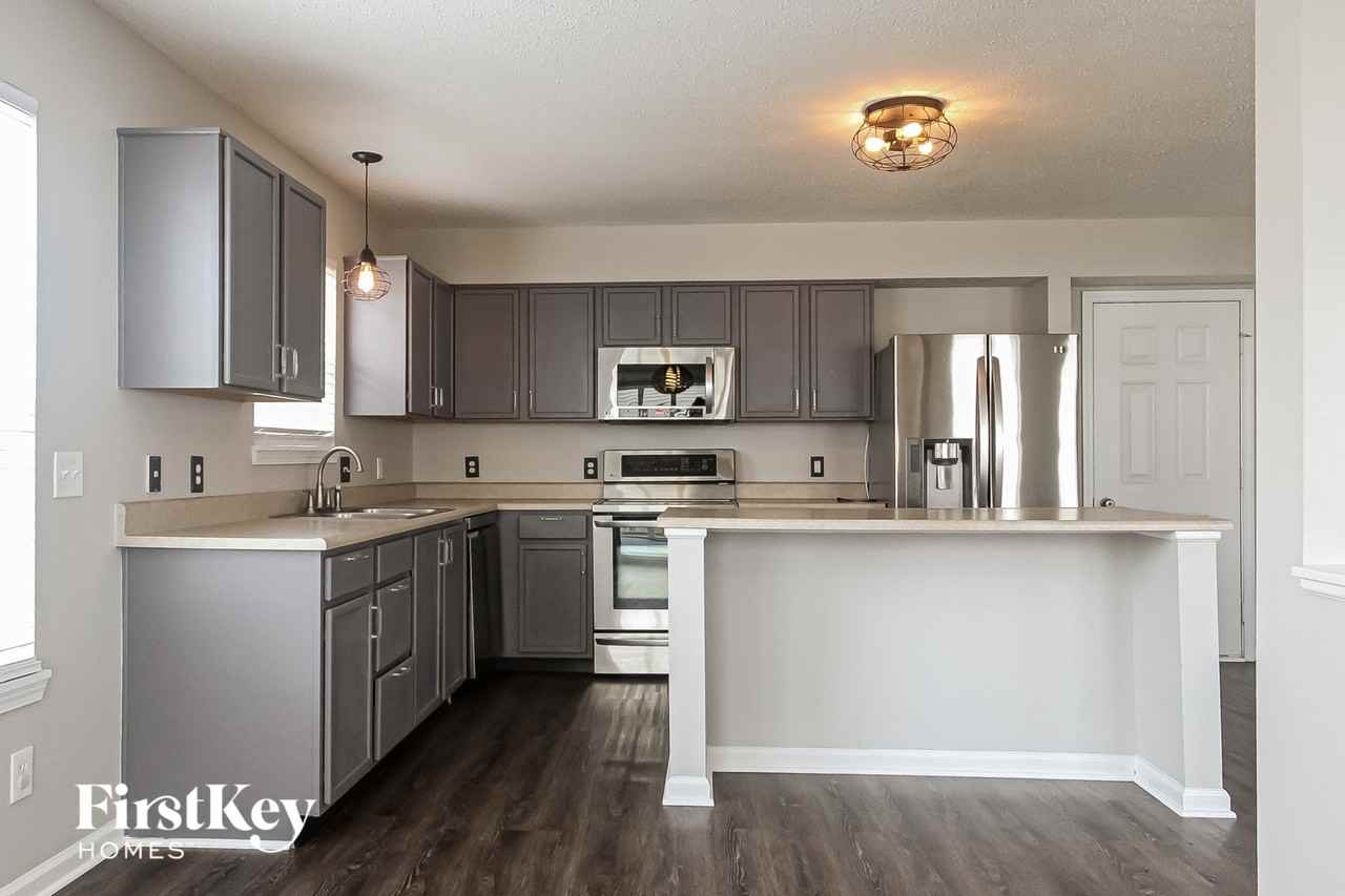 8114 Grove Berry Dr - Photo 5 of 15