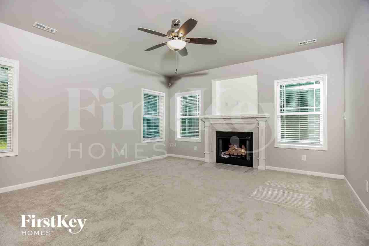 171 Winter Red Way - Photo 2 of 15