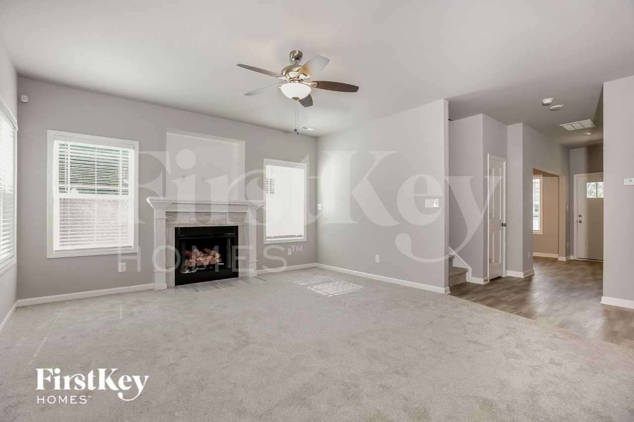 171 Winter Red Way - Photo 3 of 15