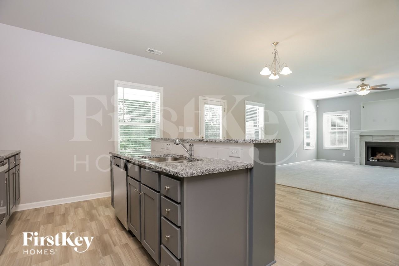 171 Winter Red Way - Photo 7 of 15