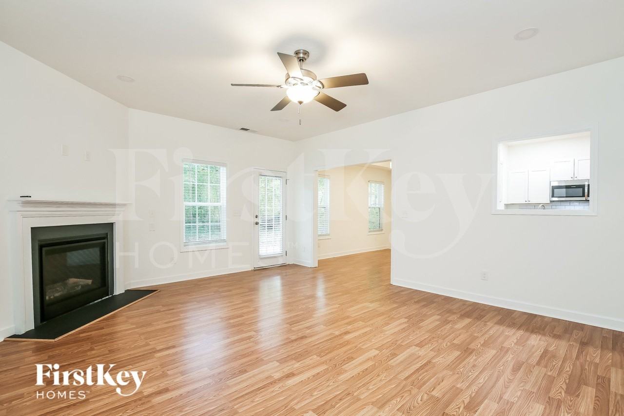 1814 Yarborough Dr - Photo 4 of 16