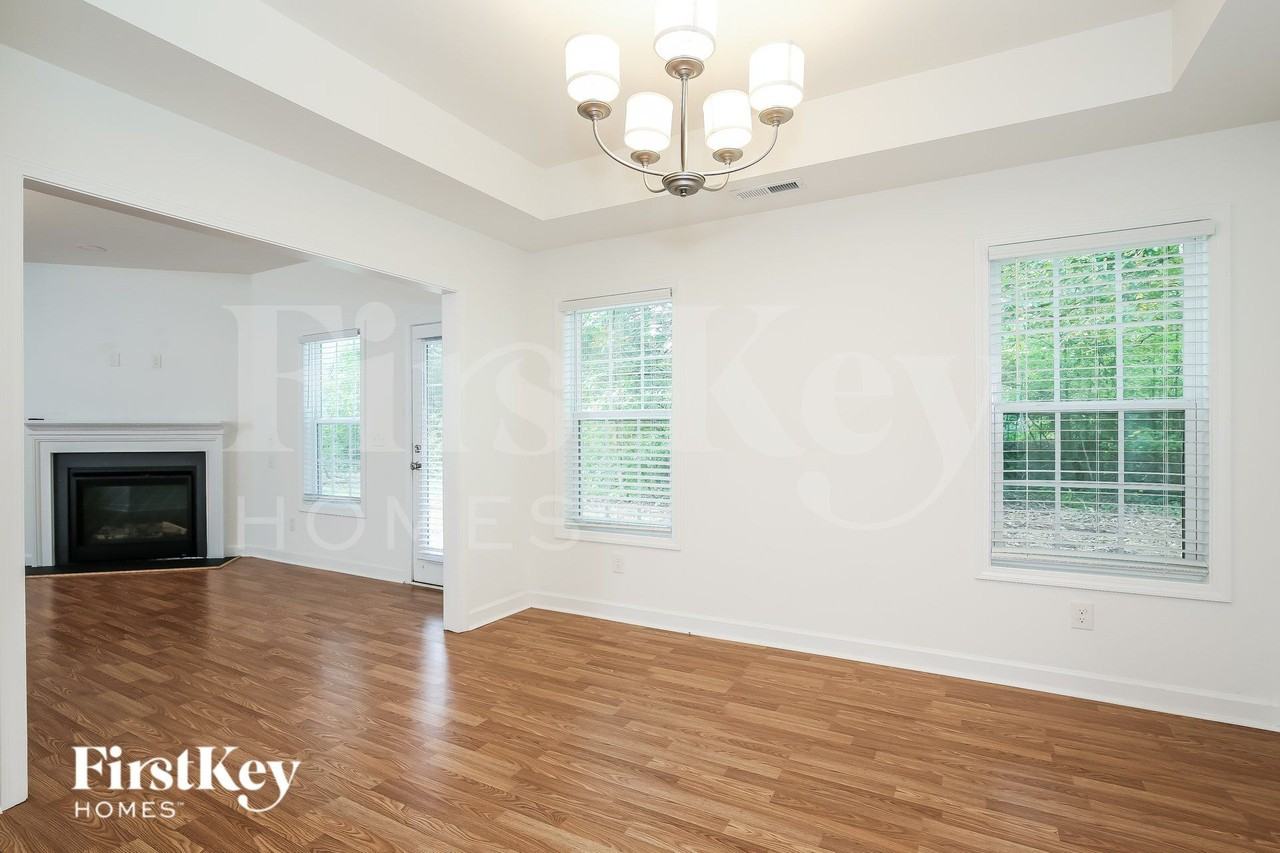 1814 Yarborough Dr - Photo 5 of 16