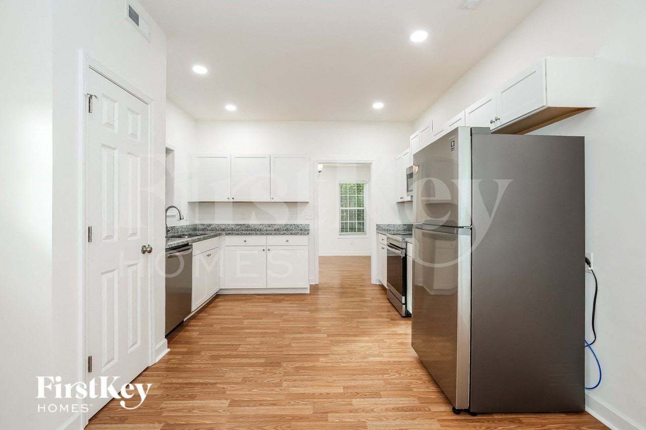 1814 Yarborough Dr - Photo 7 of 16