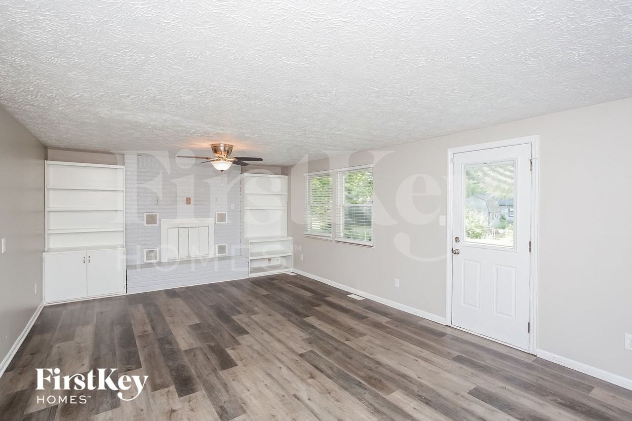 8053 Harvest Ln - Photo 3 of 15