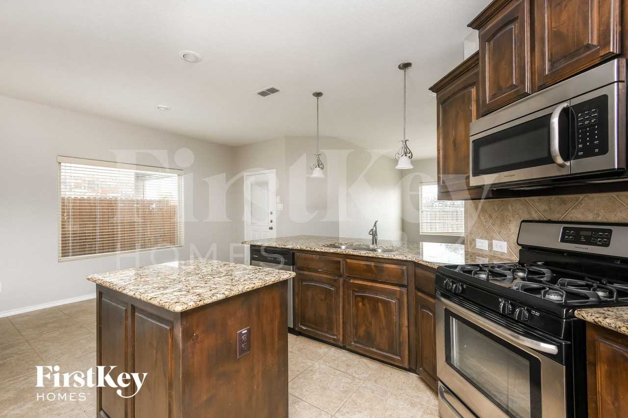 1721 Jacona Trl - Photo 3 of 15