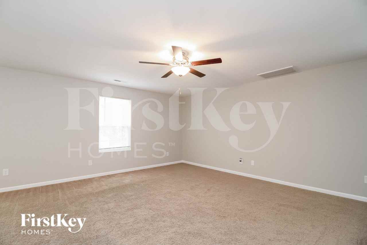 274 Kendall Dr - Photo 3 of 15