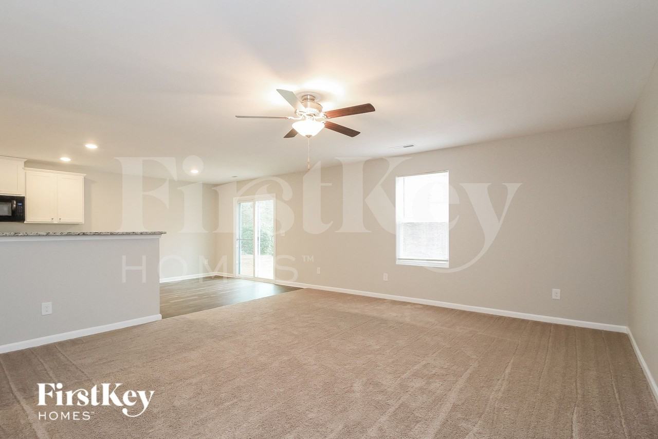 274 Kendall Dr - Photo 4 of 15