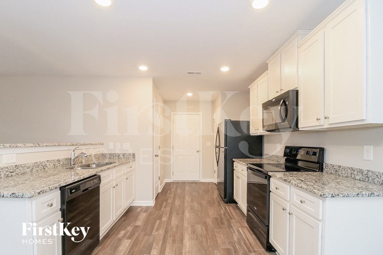 274 Kendall Dr - Photo 5 of 15