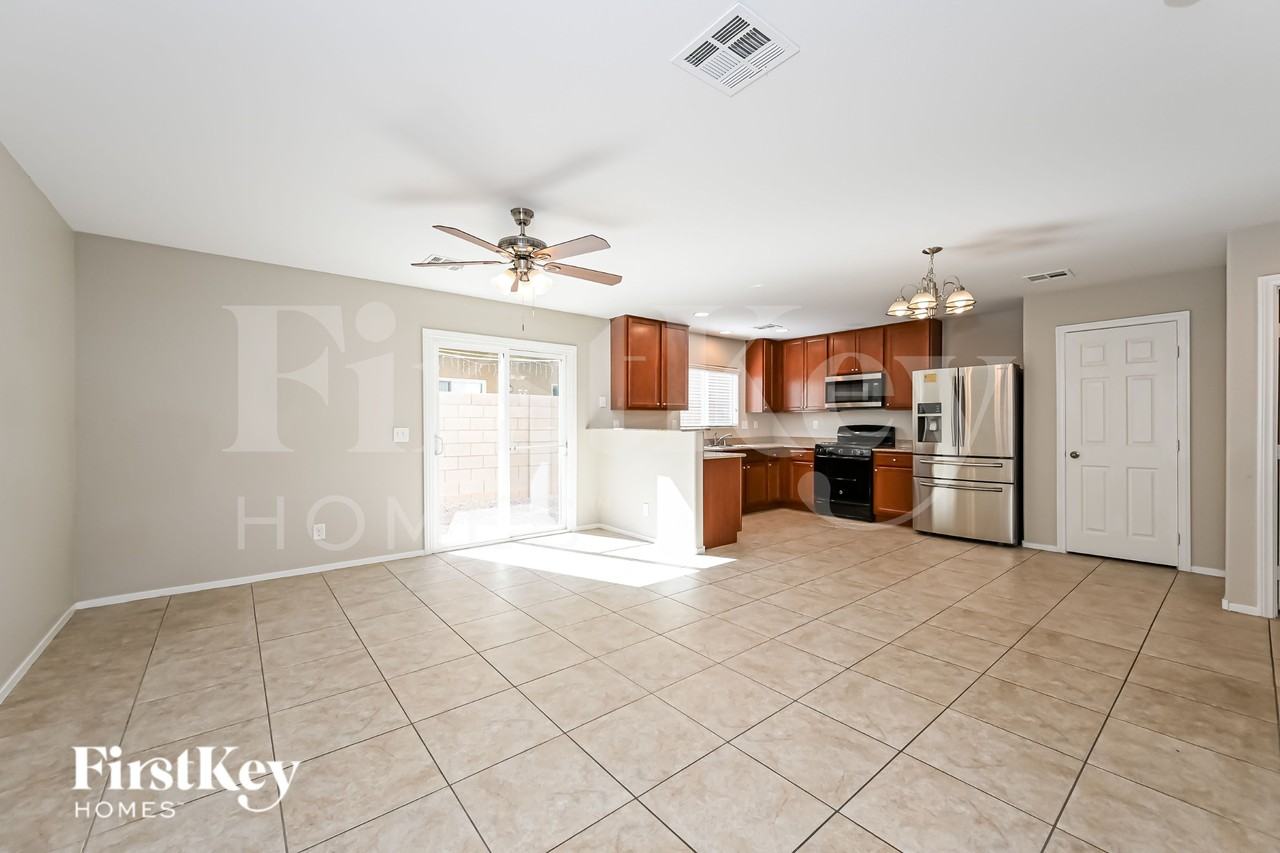 8269 Vanity Fair Ln - Photo 4 of 19