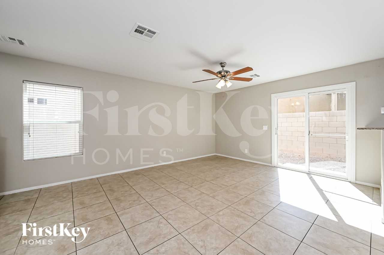 8269 Vanity Fair Ln - Photo 5 of 19