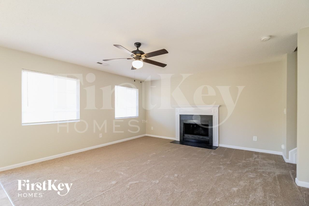 2645 Ninfield Dr - Photo 4 of 16