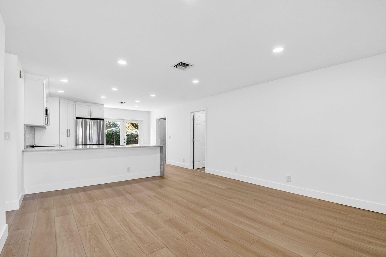 4896 Neros Cir - Photo 6 of 48