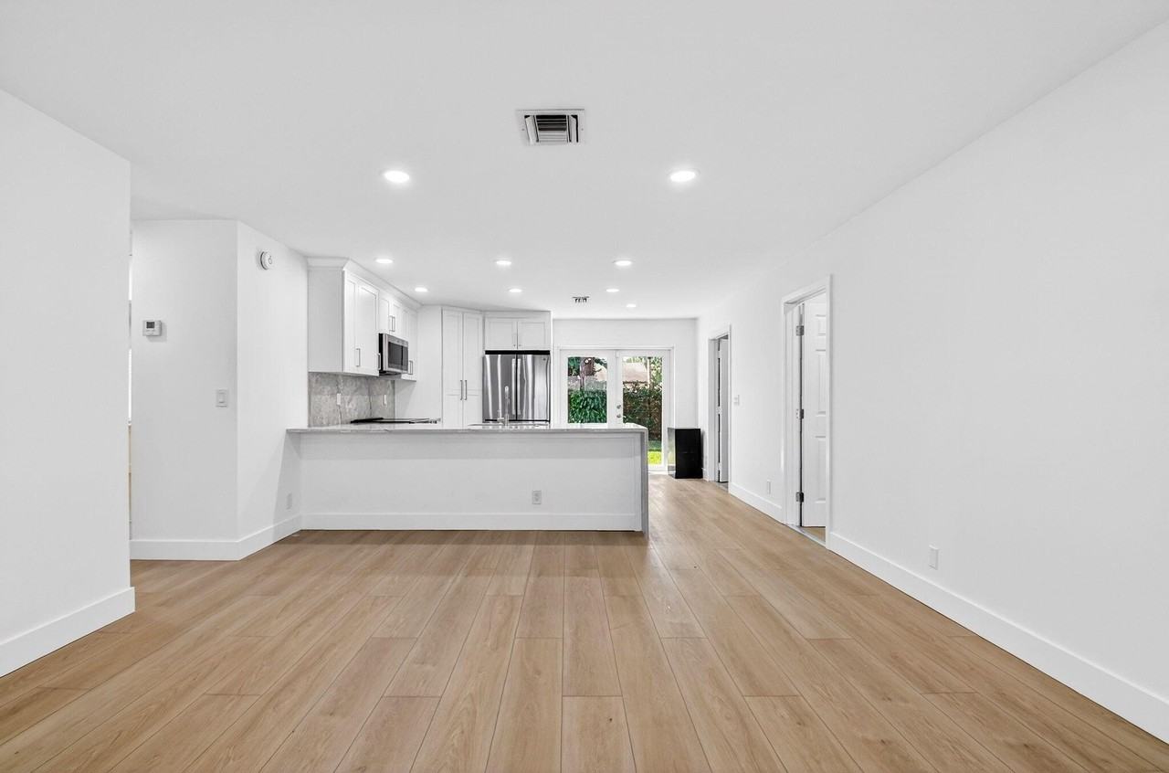 4896 Neros Cir - Photo 7 of 48