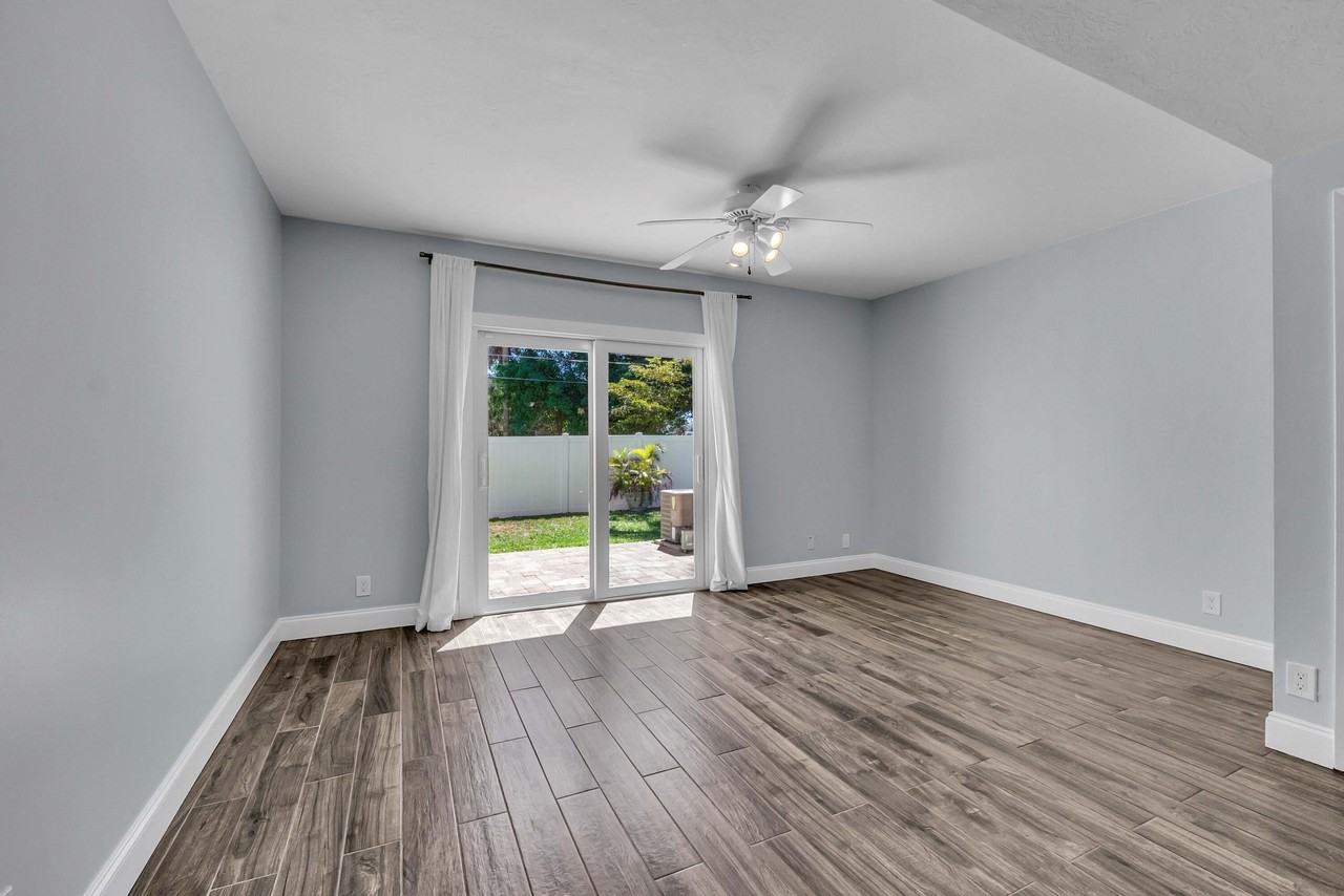 2877 Ne 15th St - Photo 7 of 17