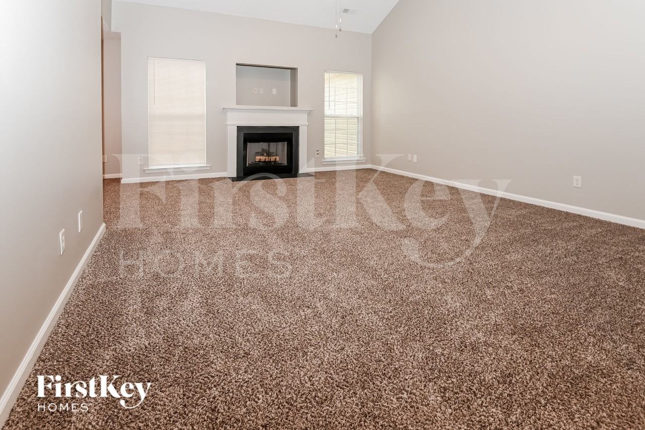 3235 Leicester Dr - Photo 3 of 16