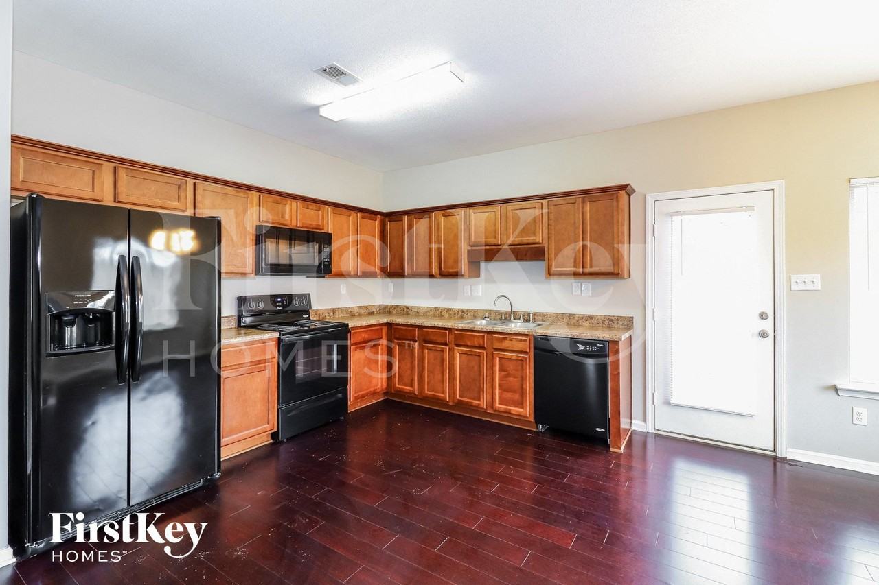 4160 Bedford Valley Ln - Photo 6 of 15