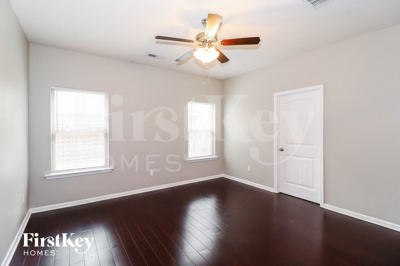 4160 Bedford Valley Ln - Photo 7 of 15