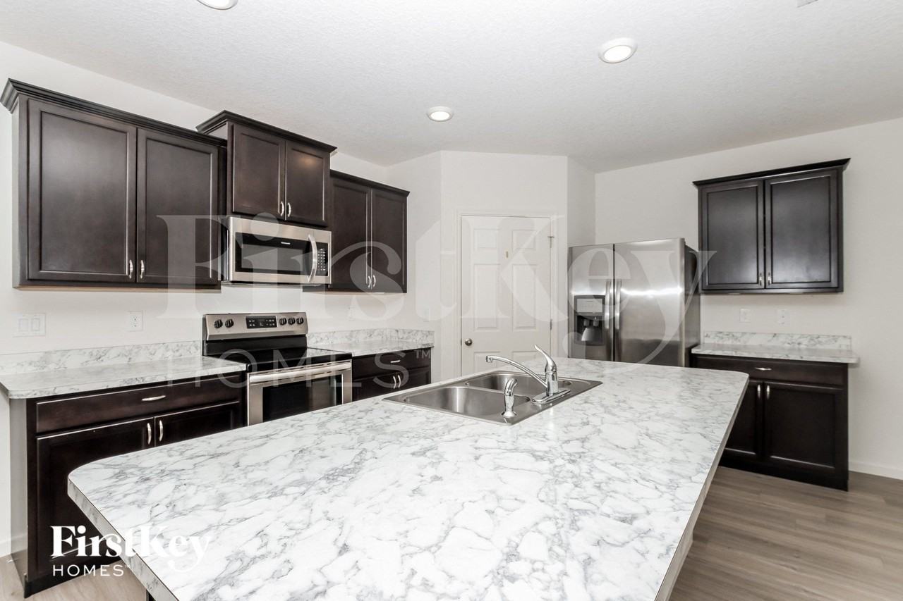 915 Newton Cir - Photo 6 of 15