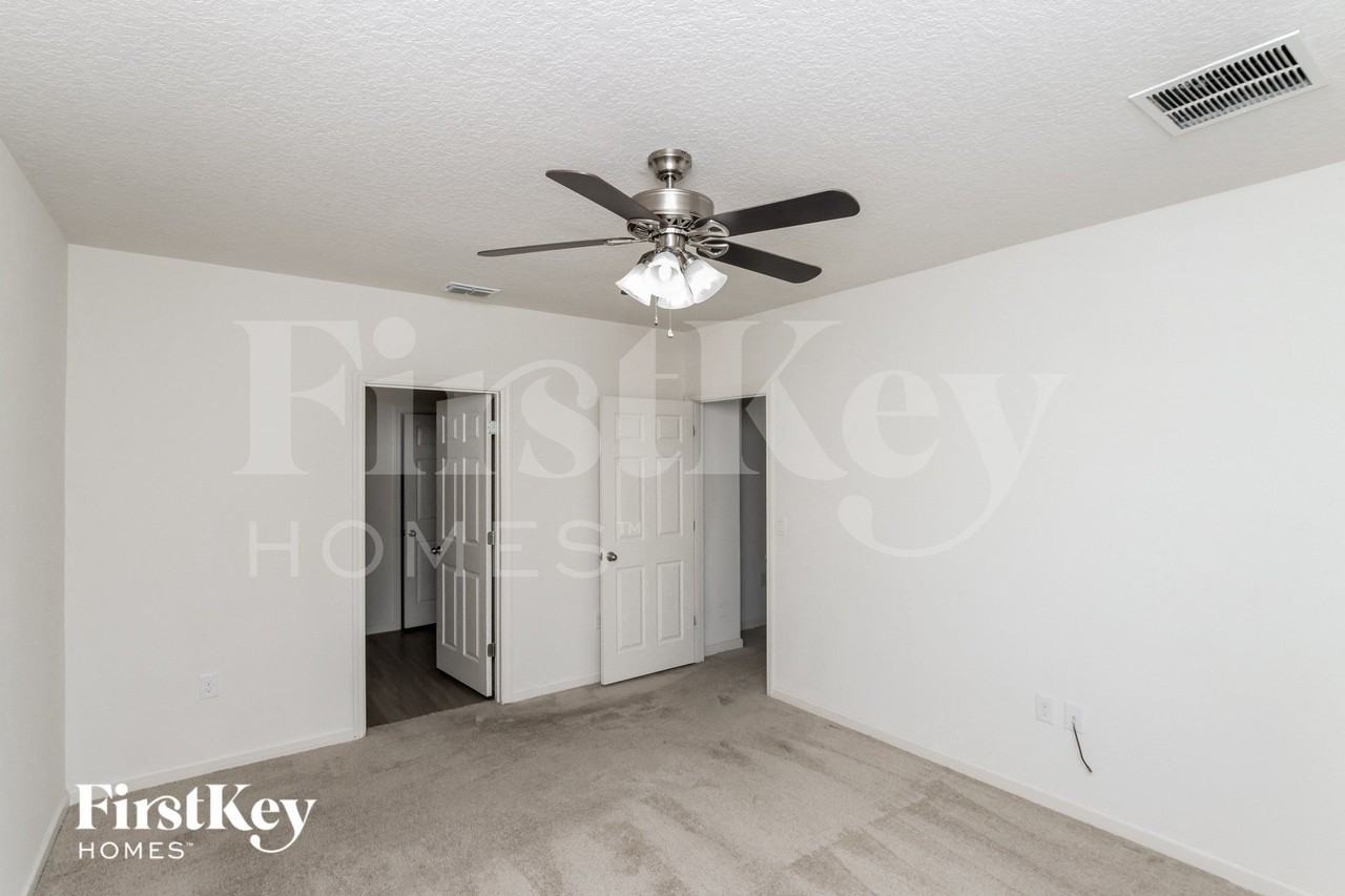 915 Newton Cir - Photo 7 of 15