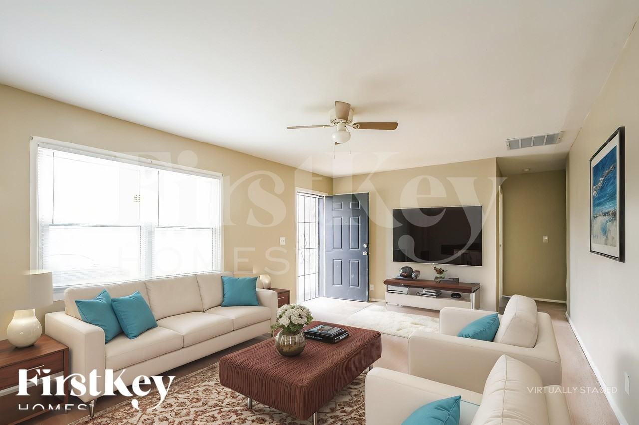 8738 Montery Rd - Photo 4 of 18