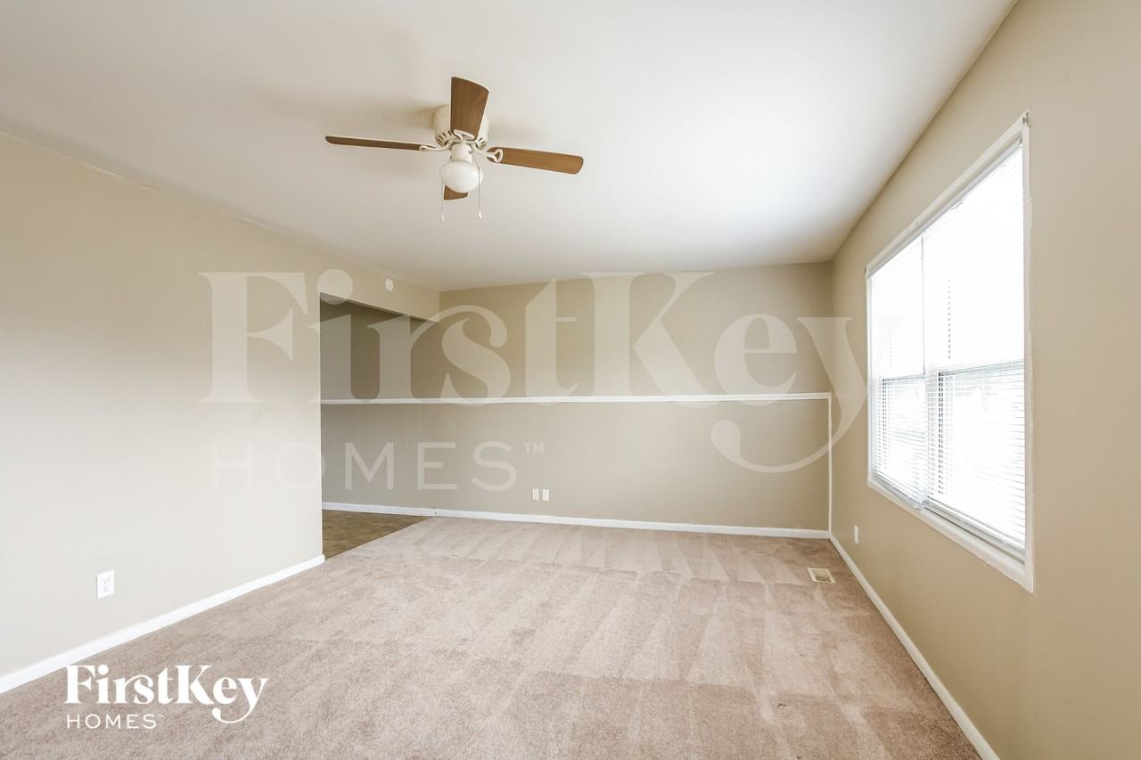 8738 Montery Rd - Photo 5 of 18