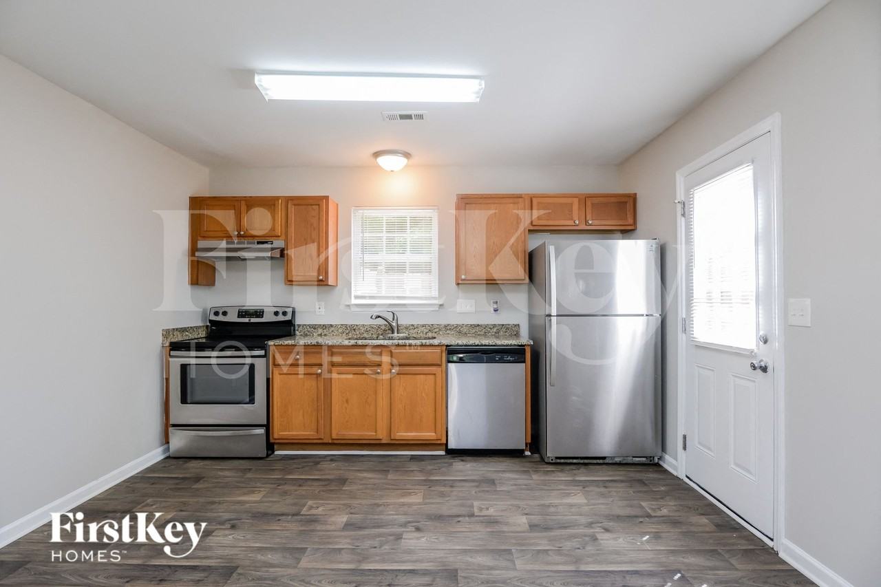 8723 Sharonbrook Dr - Photo 5 of 15