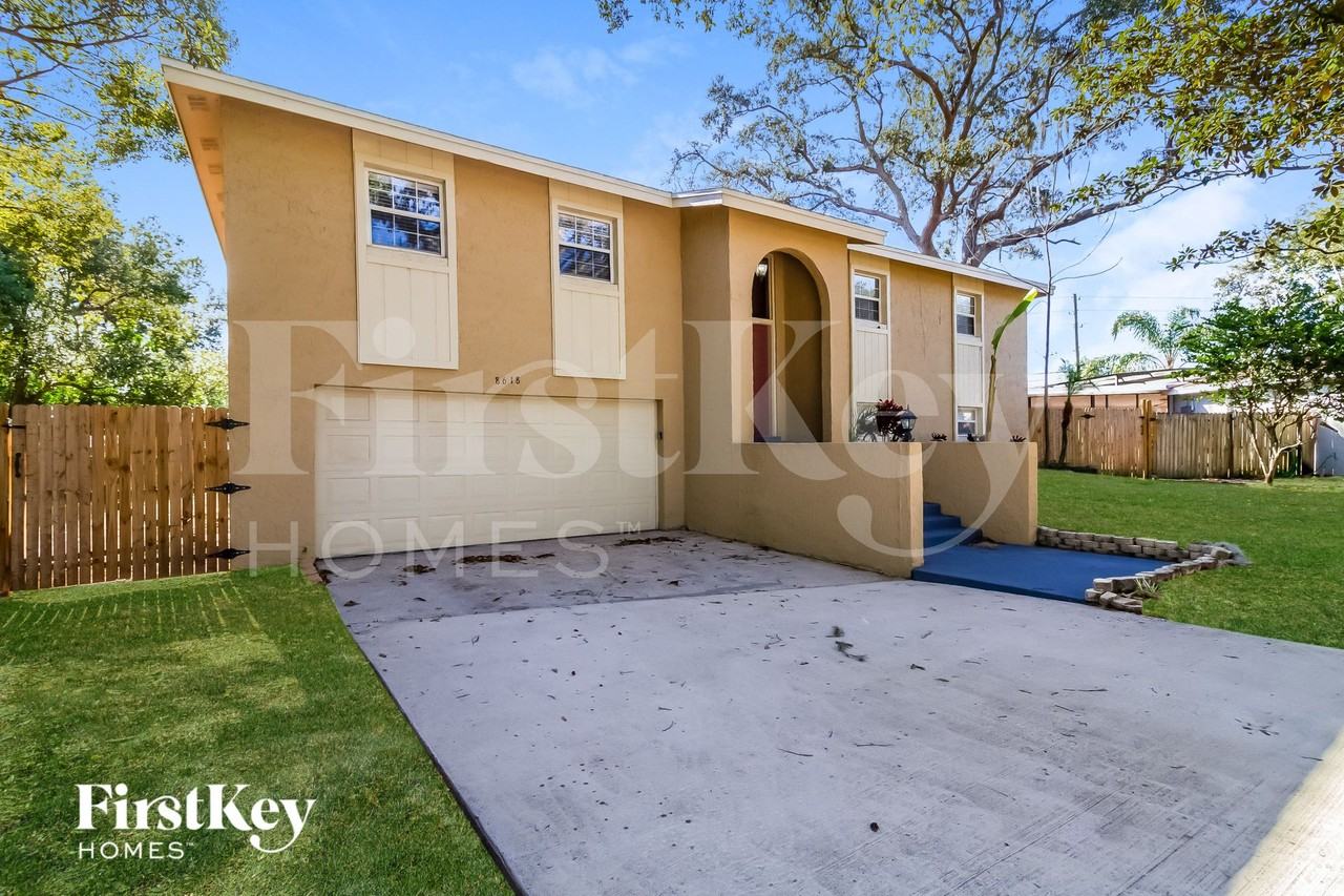 8618 Vannoy Ct - Photo 2 of 15