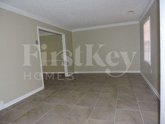 8601 Thorncliff Fwy - Photo 3 of 21