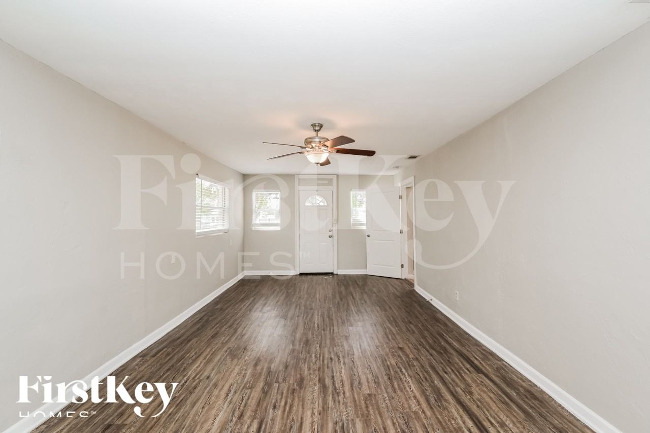 7309 N Dartmouth Ave - Photo 2 of 16