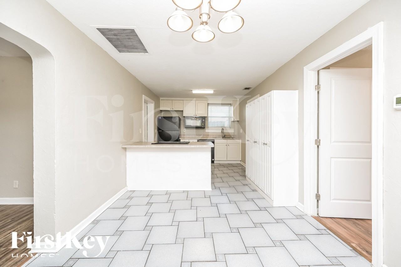 7309 N Dartmouth Ave - Photo 3 of 16